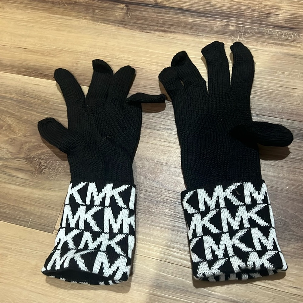 Knitted Michael Kors Gloves